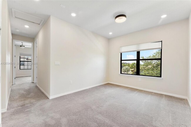 Building Photo - 2485 Primrose Pl