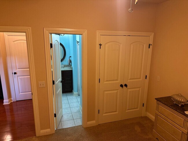 Building Photo - Available March 1st!  Modern 5-Bedroom 4-Bathroom Home in SW Bentonville