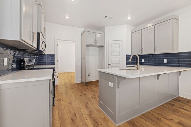 Building Photo - Brand New Duplex in Fayetteville!