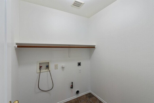 Building Photo - 3030 Bent Tree Loop