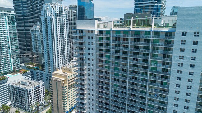 Building Photo - 1200 Brickell Bay Dr