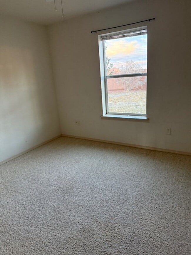 Building Photo - Close to Holloman AFB