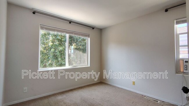 Building Photo - 147 N Wycoff Ave