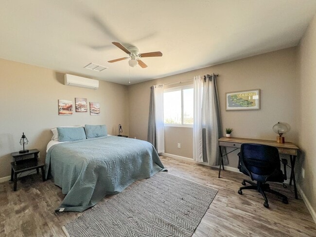 Building Photo - Joshua Tree Home with Desert Views