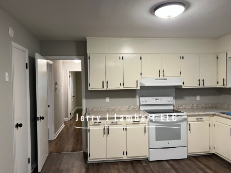 Building Photo - 5330 Maryland Dr