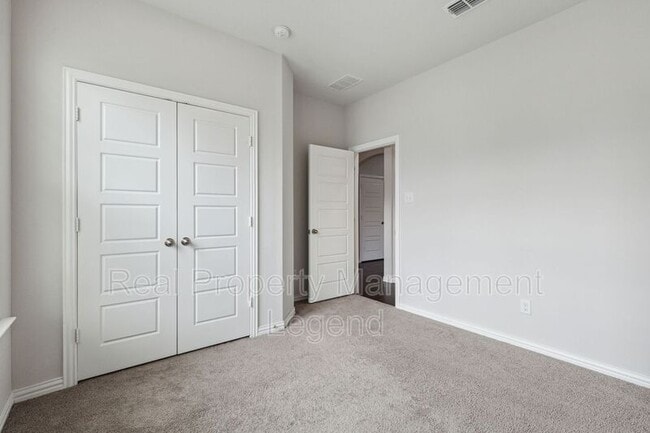 Building Photo - 1833 Meadow Trail Ln