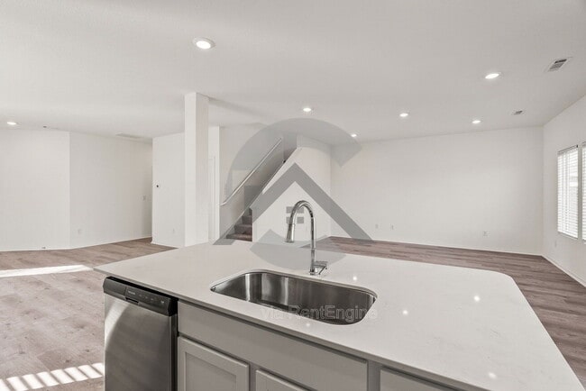 Building Photo - 10809 Mason Dr