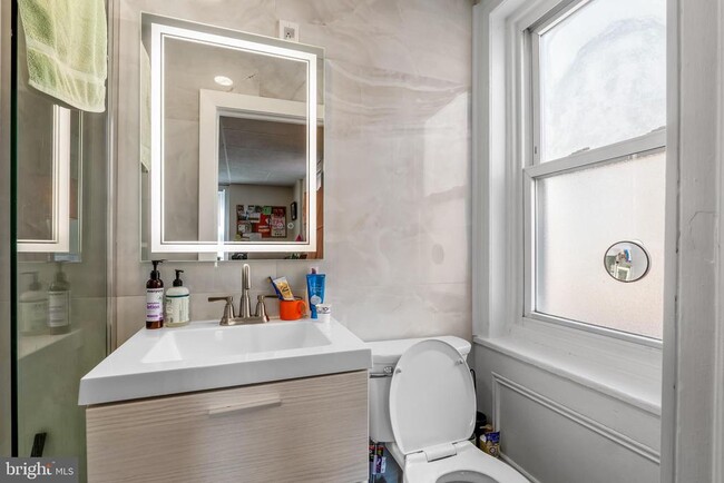 Building Photo - 711 Corinthian Ave