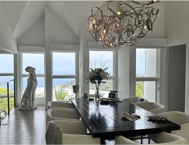 Building Photo - Azari PM-Juccuzi- half acre luxurious landscape-fully chic furniture -  massive lot , 18 fruit tr...