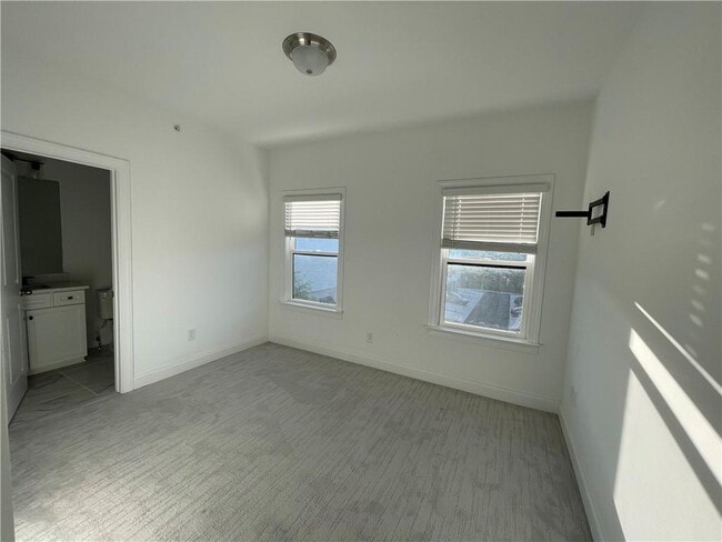 Building Photo - 6577 Beacon Dr