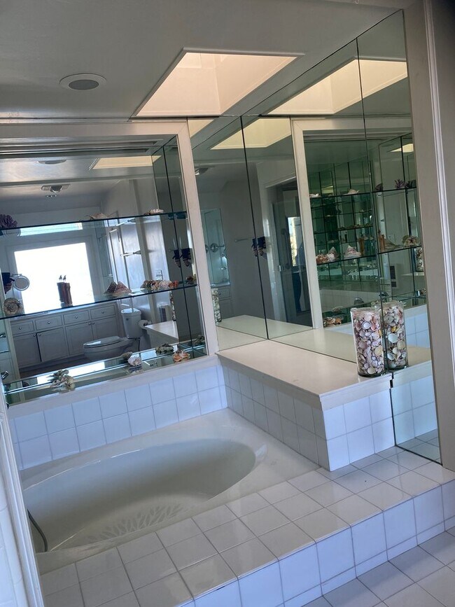 Building Photo - Amazing location in La Jolla for a big house. Gustavo Lopez AMSI