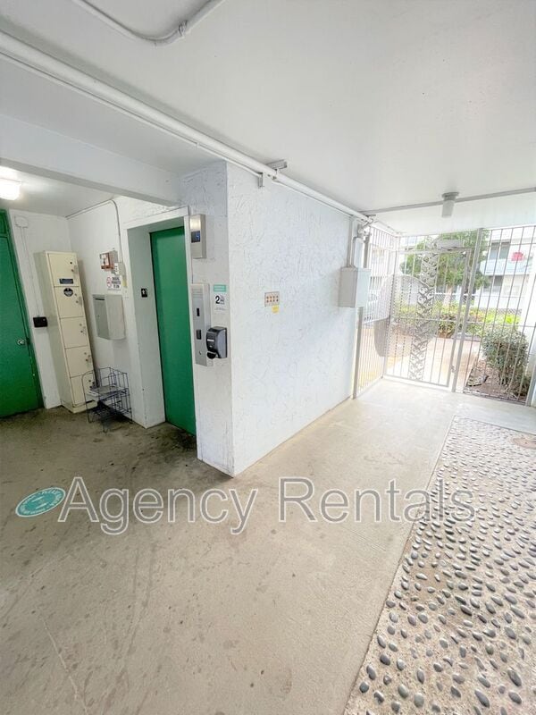 Building Photo - 1525 Kewalo St