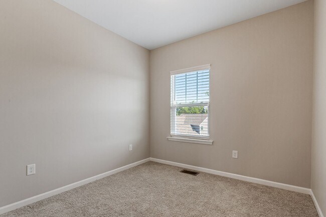 Building Photo - Spacious 4 Bedroom Townhome in Wake Forest!