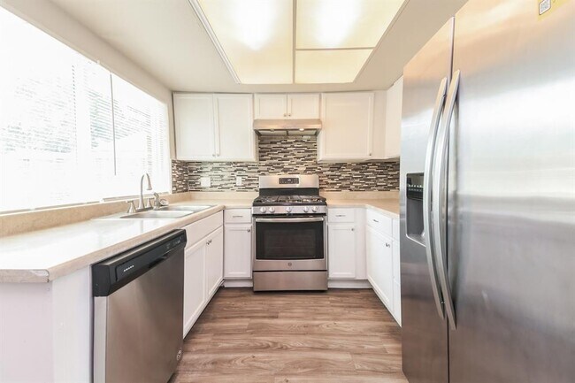 Building Photo - 1406 Ridgecrest Dr