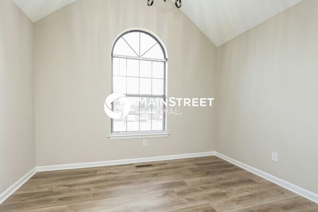Building Photo - 3 Bedroom Pet-Friendly Home in Gallatin, TN with Main Street Renewal
