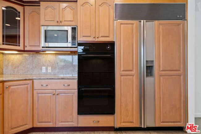 Building Photo - 3401 Alginet Dr