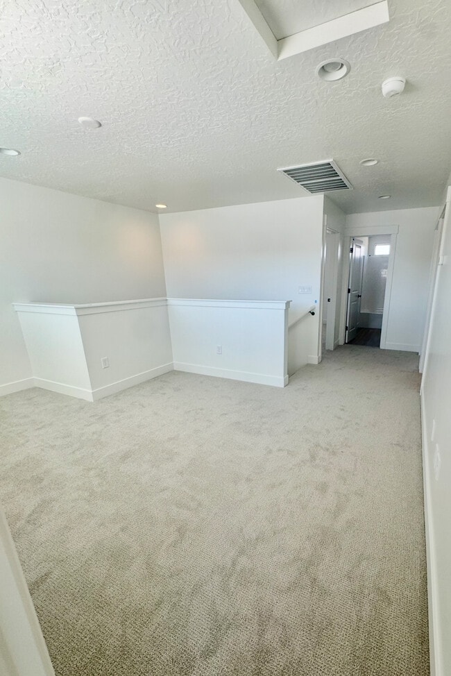 Building Photo - 5715 S Weehawken Ln