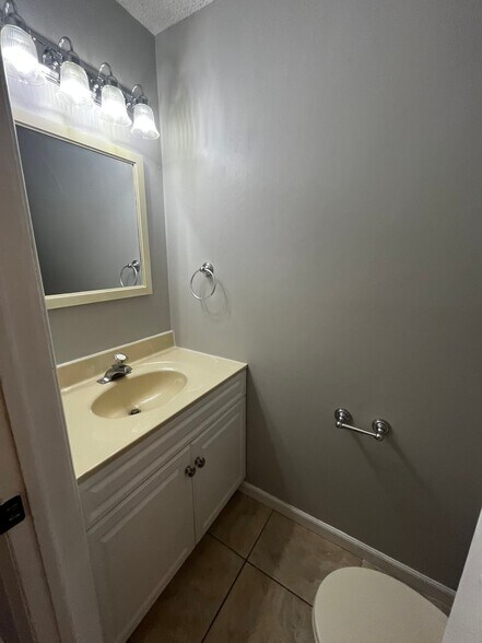 Building Photo - 500 Goldthread Ct