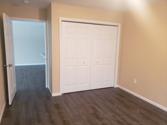 Building Photo - 2 Bedroom Duplex