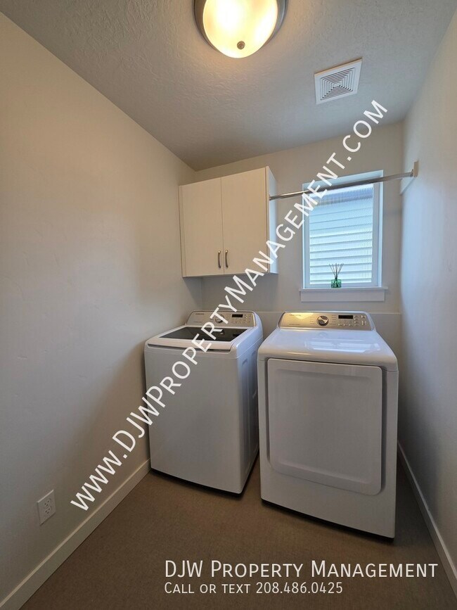 Building Photo - 2351 E Danzee Dr