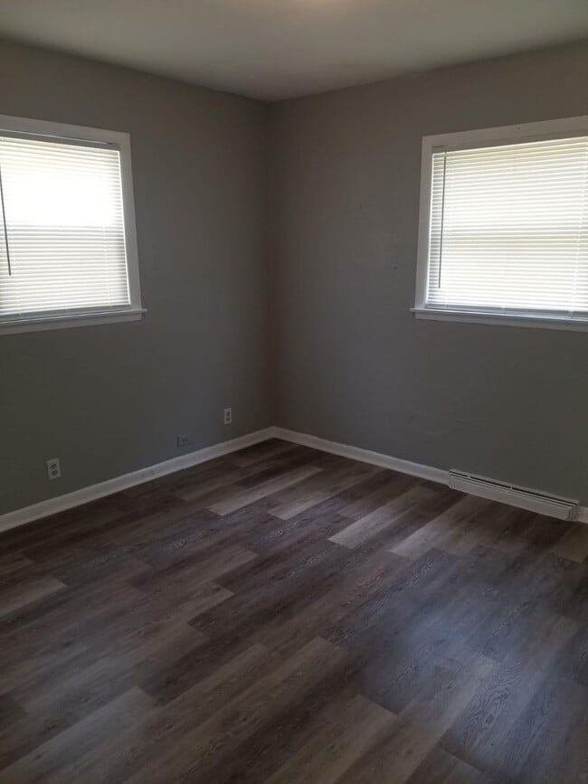 Building Photo - 3 Bdr Large Single Family House in a Nice ...