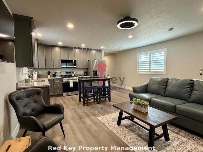 Building Photo - Adobe Rock Dr. Fully Furnished