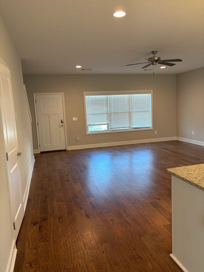 Building Photo - 2 Story Townhome in Hartbrook, Very Close to HWY280