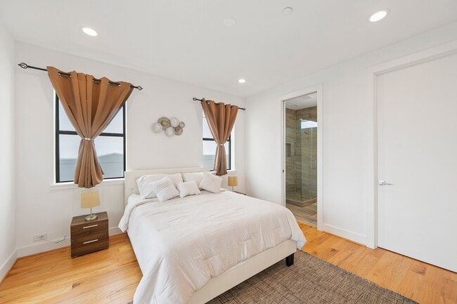 Building Photo - 2239 N MacGregor Way