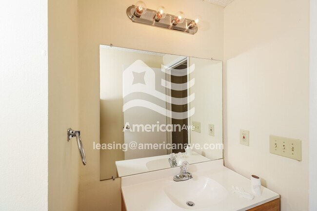 Building Photo - 3004 Windwood Pl