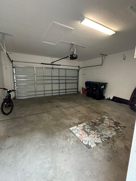 Building Photo - 6549 Calamondin Dr
