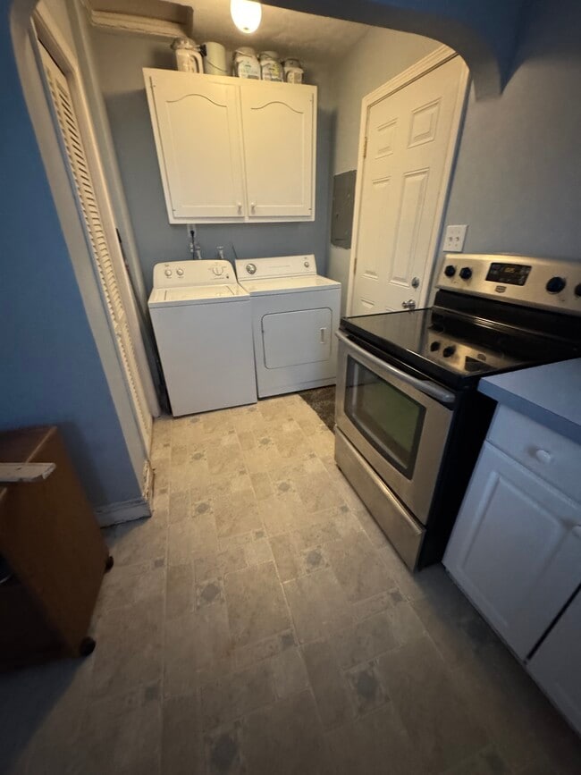 Building Photo - 2229 Margybeth Ave