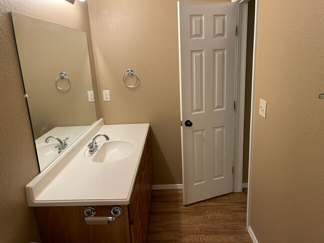 Building Photo - KU3-Osage Duplex 3