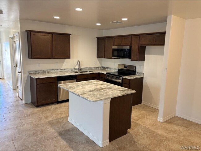 Building Photo - 981 Calumet Ave