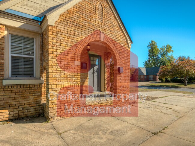 Building Photo - 2843 NW 18th St