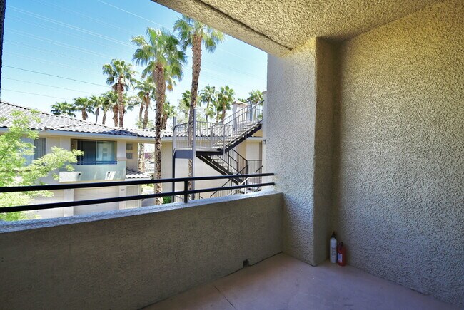 Building Photo - SPECIOUS 2 BED 2 BATH CONDO WITH ATTACHED CAR GRAGAE AT VISTANA