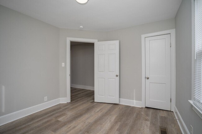 Building Photo - Quiet country living in the middle of it a...