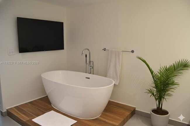 Building Photo - 11113 Biscayne Blvd