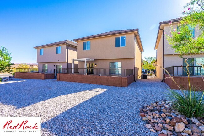 Building Photo - Move In Special - $500 Off First Months Re...