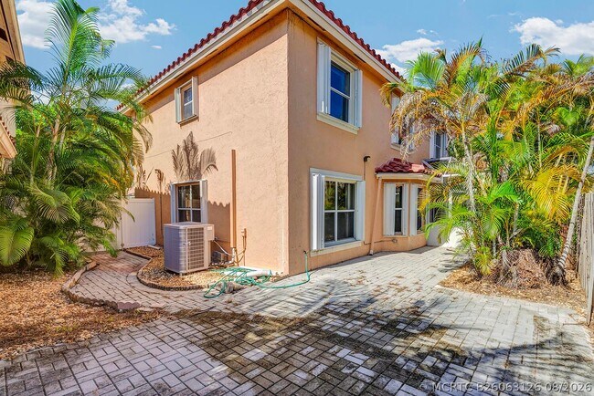 Building Photo - 10820 Buttonwood Lake Dr