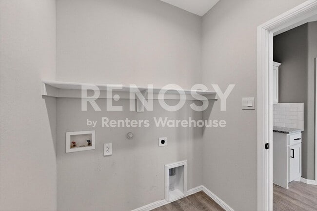 Building Photo - Completely Refreshed Fort Worth Home **** One month Rent Concession*****