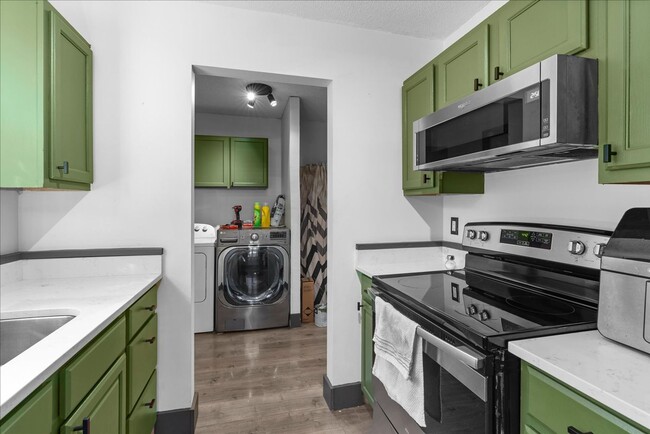 Building Photo - 1609 Roanoke Ave