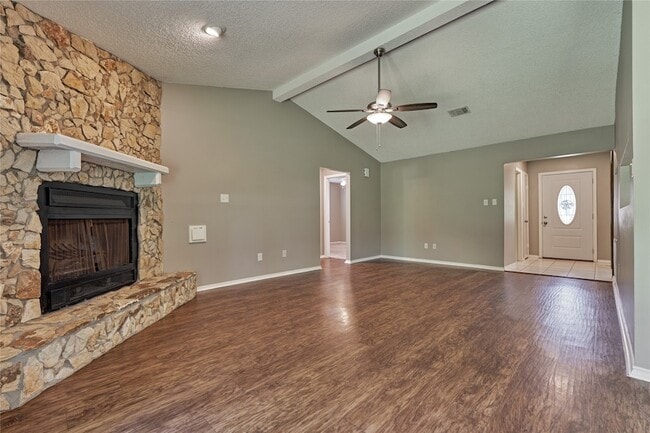 Building Photo - 3122 Village Park Dr