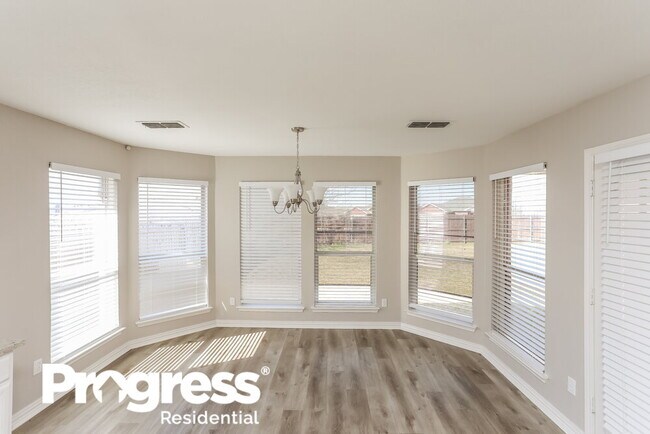 Building Photo - 6918 Meadow Bend Dr