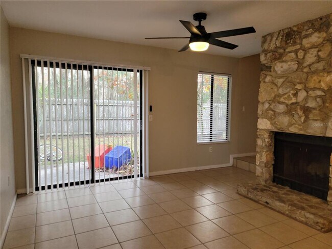 Building Photo - 2300 SW 43rd St