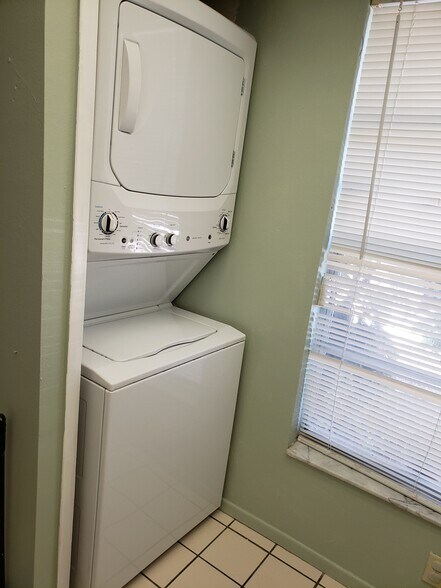 Building Photo - 5014 Gainsville Dr