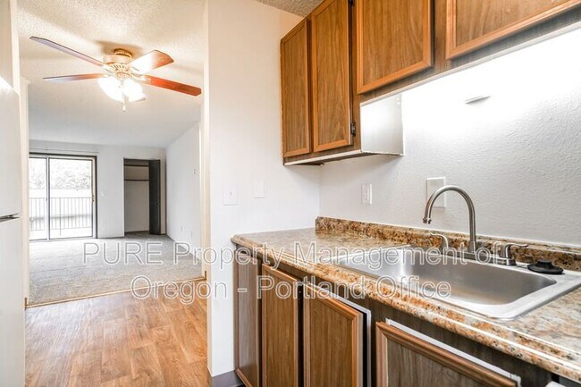 Building Photo - 14206 NE Sandy Blvd