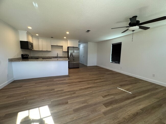 Building Photo - 516 E Reed St