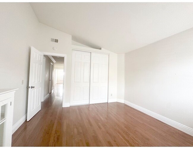 Building Photo - 19852 E Round Hill Ln