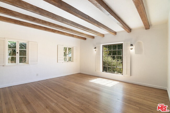 Building Photo - 731 San Vicente Blvd