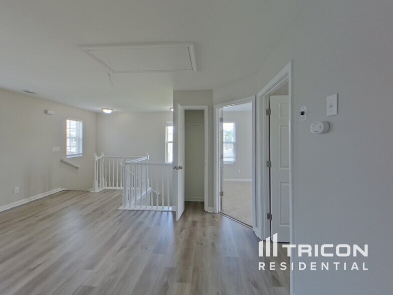Building Photo - 3645 Roseman Landing